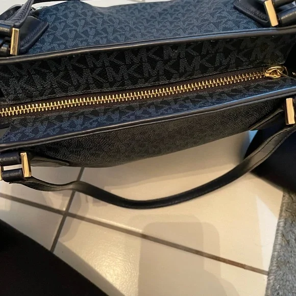 Michael Kors blue Tote - Picture 6 of 6